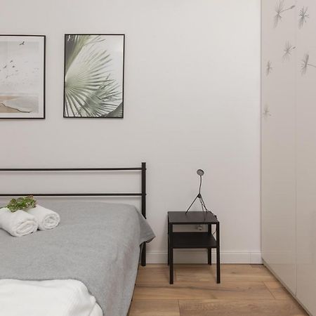 Forum Wola Jana Kazimierza Apartment By Noclegi Renters Варшава Екстериор снимка